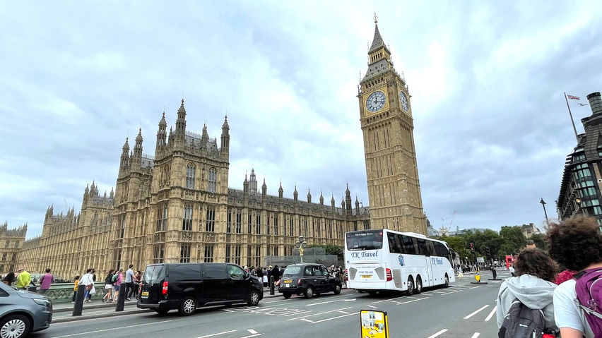 London Walking Like A Tourist - VR Travel