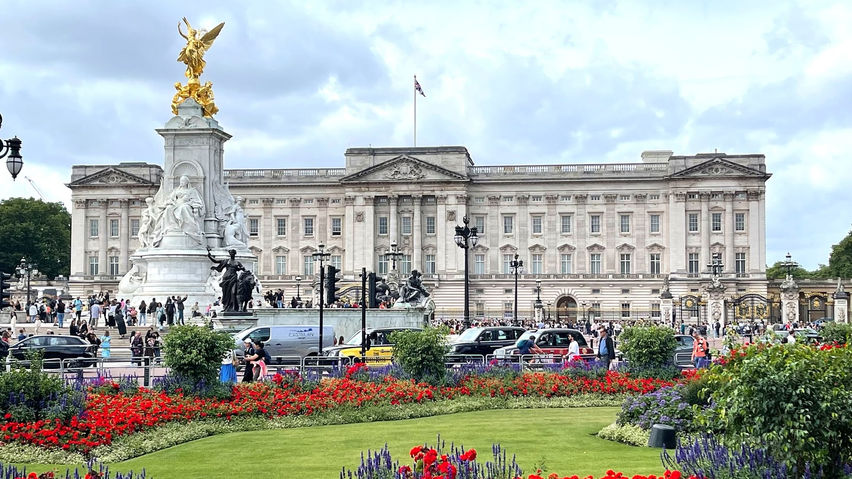 London Walking Like A Tourist - VR Travel