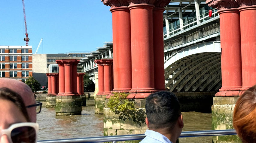 London River Cruise like a Tourist – VR Travel