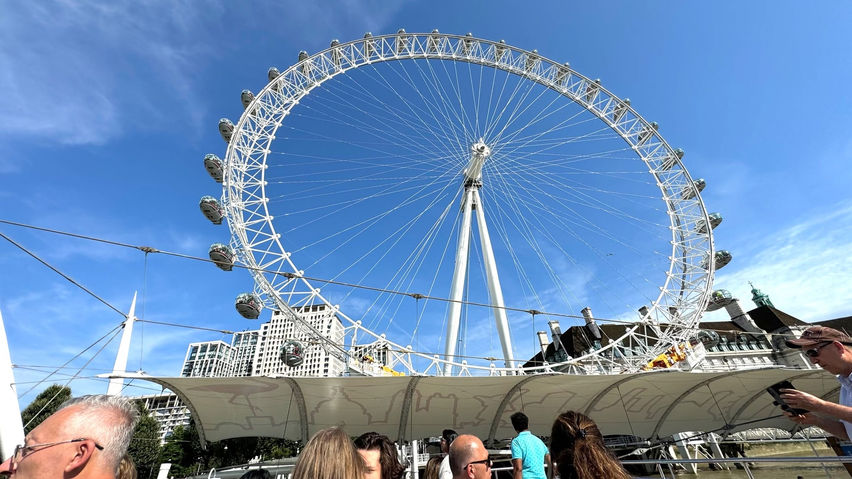 London River Cruise like a Tourist – VR Travel