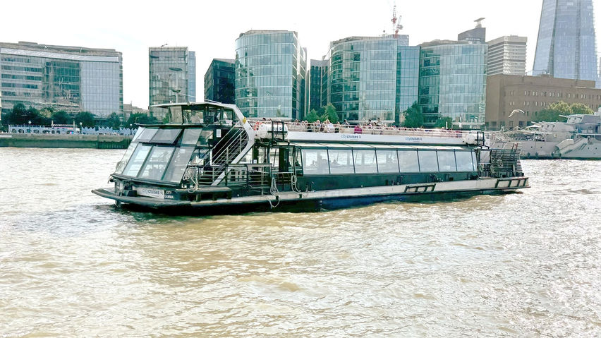 London River Cruise like a Tourist – VR Travel