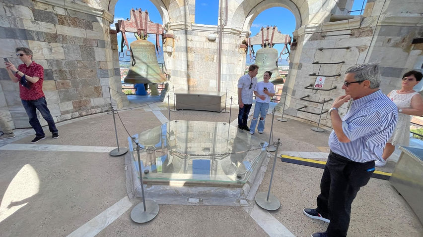 Pisa VR Travel - Climb the leaning tower