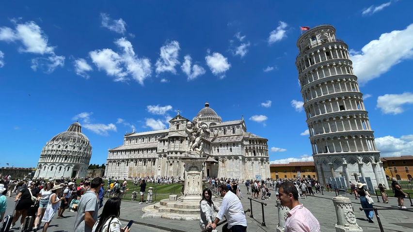 Pisa VR Travel - Climb the leaning tower