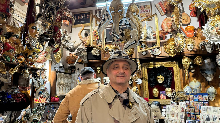 VR Travel Venice Carnival Getting Lost