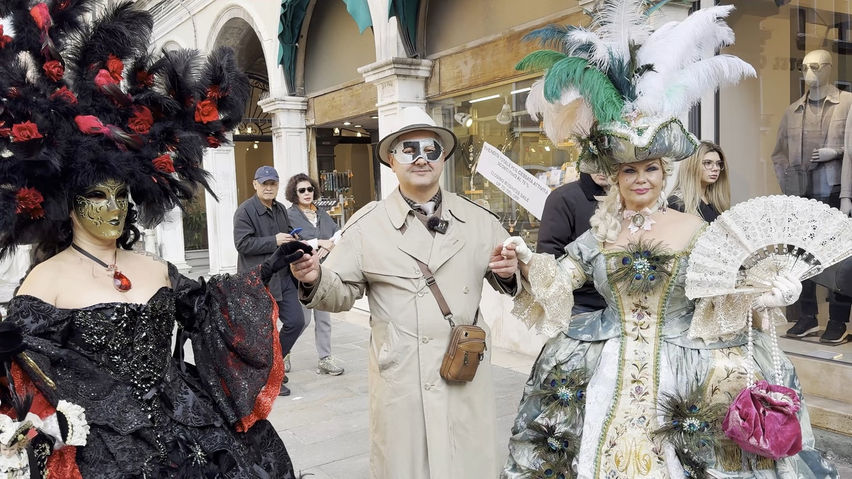 VR Travel Venice Carnival Getting Lost