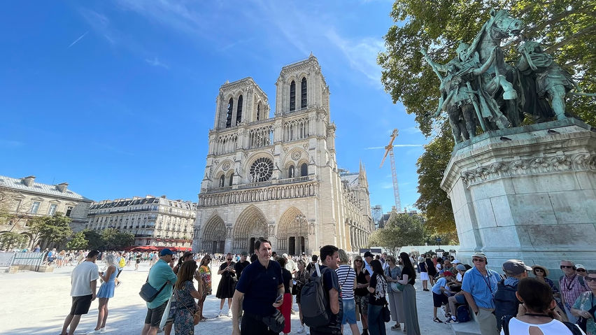 VR Travel Paris Notre-Dame Inside & Out
