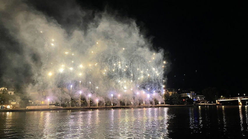 VR Travel Urban River Fireworks